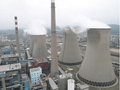 （圖：電廠脫硫現(xiàn)場工作）