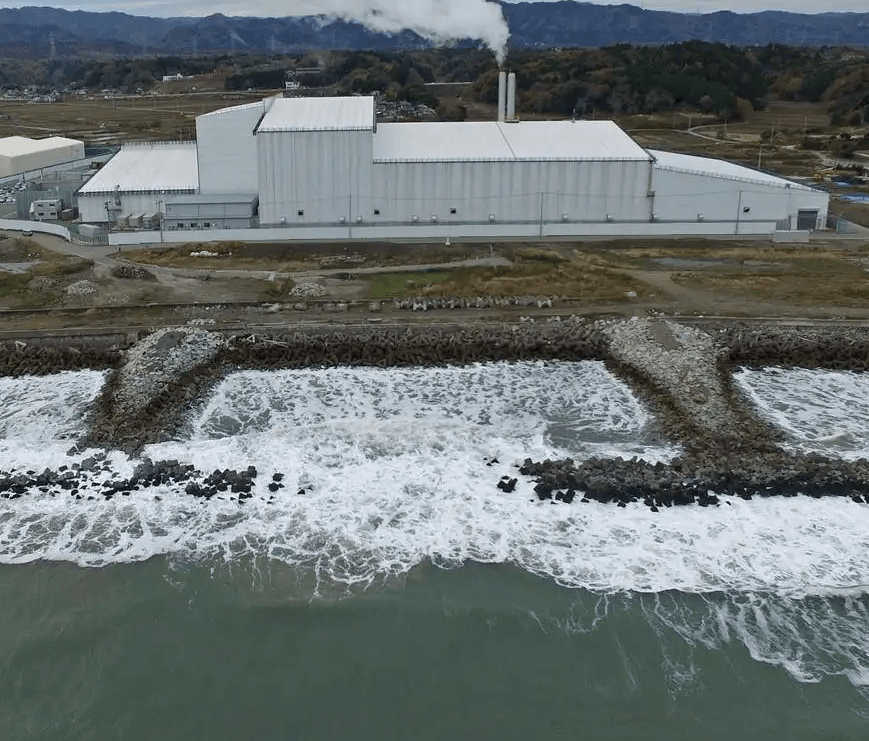 （圖：污水處理泡沫處理現(xiàn)場）