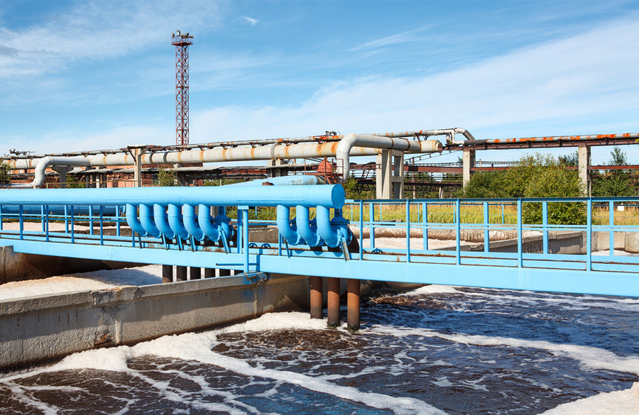 （圖：南輝客戶(hù)造紙污水池起泡現(xiàn)場(chǎng)）