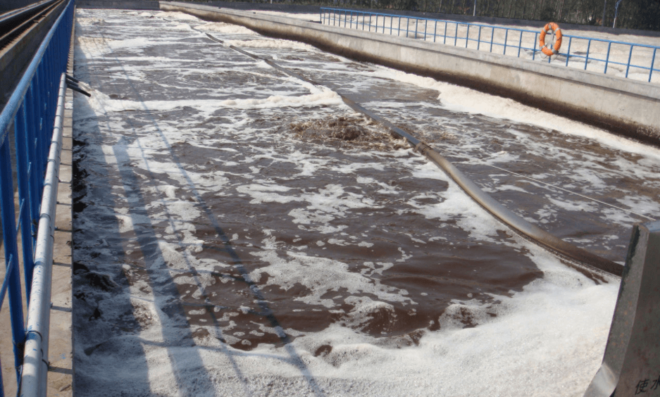 （圖：焦化廠污水廢水起泡現(xiàn)場）